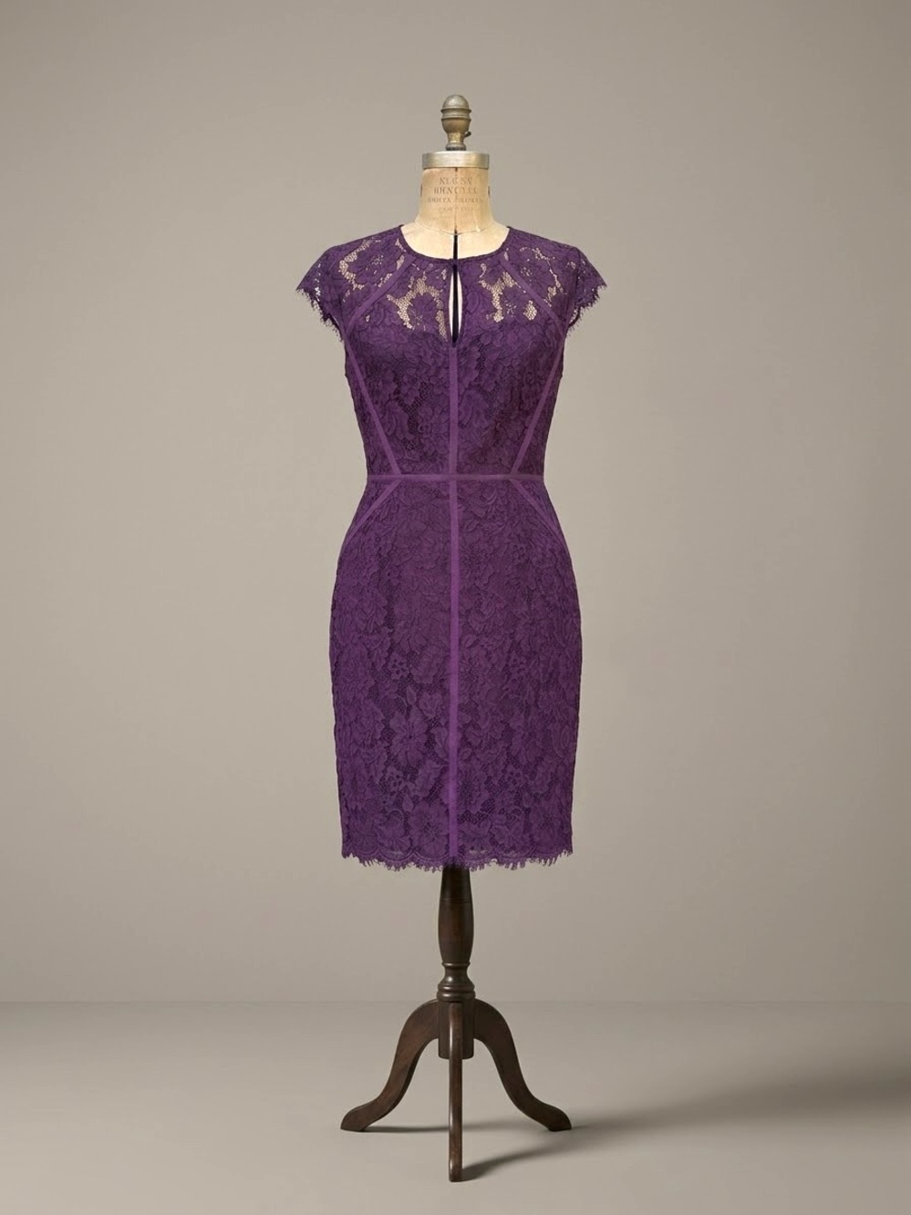Monique L'huillier purple fitted lace dress 4 wedding guest